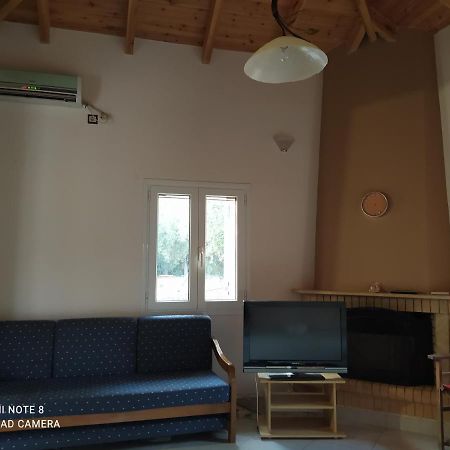Ozena Countryside Apartment Vromonerion Luaran gambar