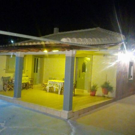 Ozena Countryside Apartment Vromonerion Luaran gambar