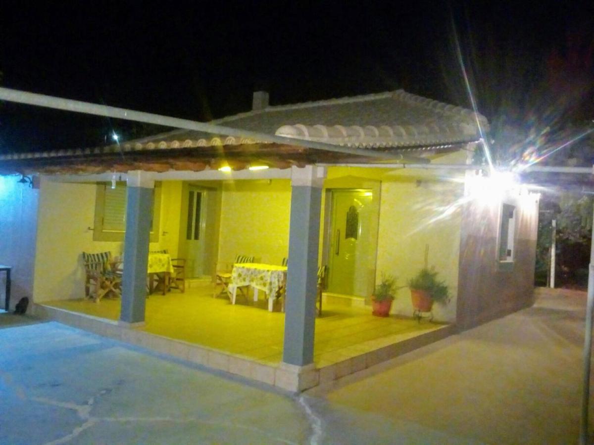 Ozena Countryside Apartment Vromonerion Luaran gambar
